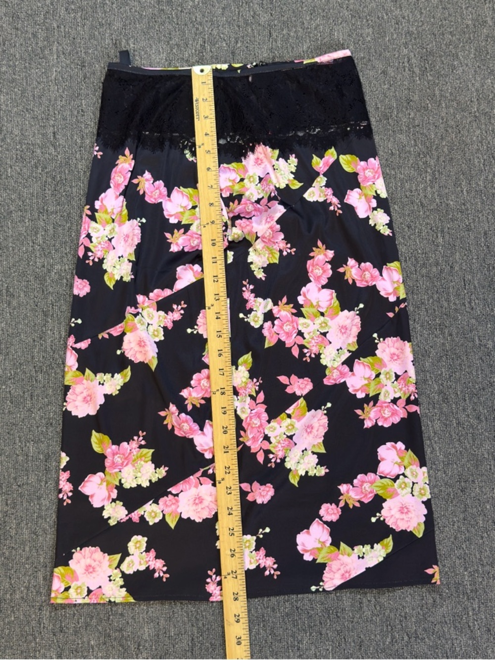 For‎ Love & Lemons Floral Black and Pink Women's Skirt Size Medium - Picture 11 of 15